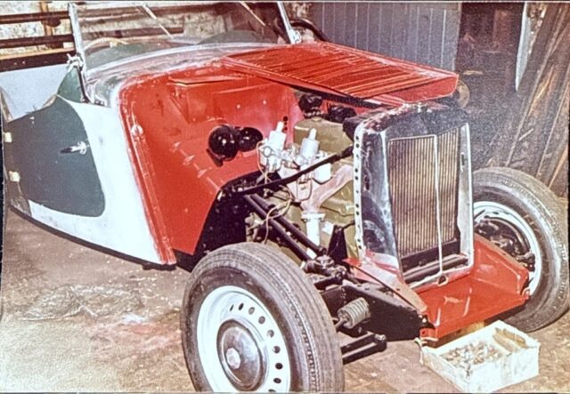 Restoration of the front of a MG TD Midget