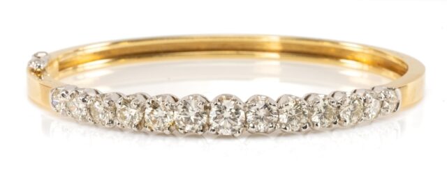 18CT Gold Diamond Bangle