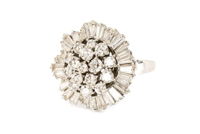 18K White Gold Diamond Cluster Ring