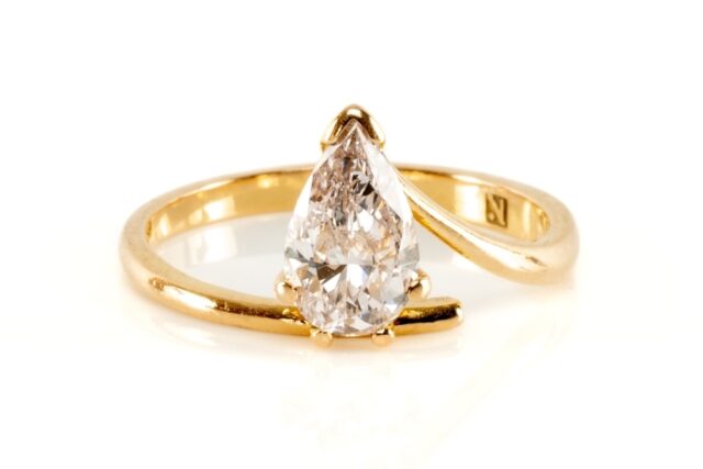 18CT Gold Diamond Ring