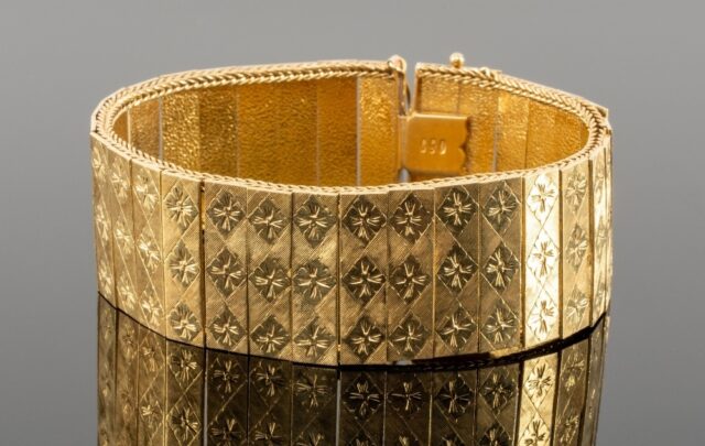 18 K Gold Link Bracelet SOLD 2800